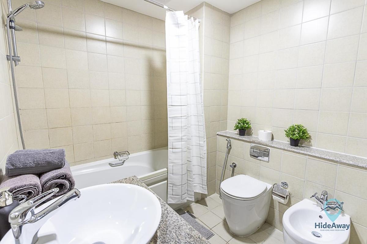 1br Modern, Stylish L Mins To L Marina Apartment Dubai